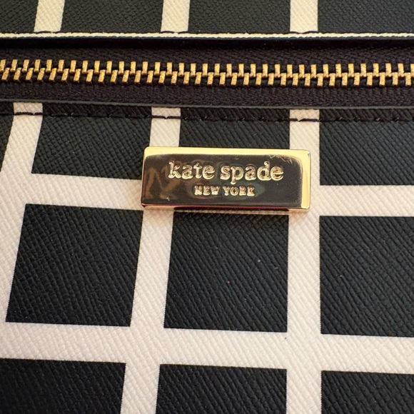 Kate Spade Black and White Wristlet - Picture 2 of 4